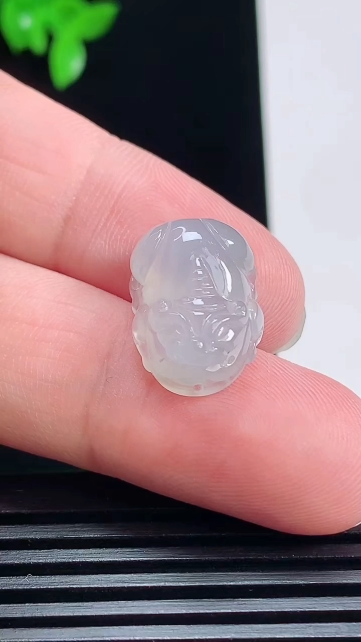 天然A货翡翠飘花貔貅镶嵌件，尺寸18-12-7.6 重量:3.00g
7月7日