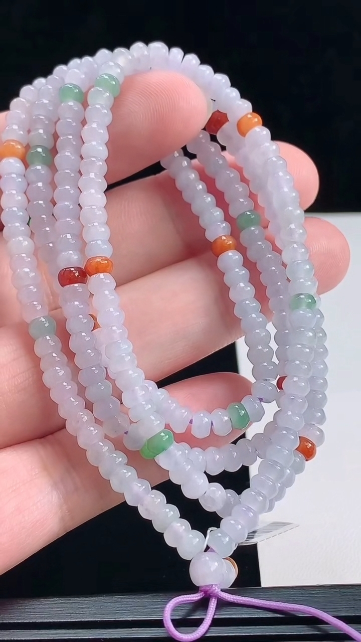 天然A货翡翠三彩算盘珠项链，尺寸4.2-2.5 重量:28.22g
7月7日