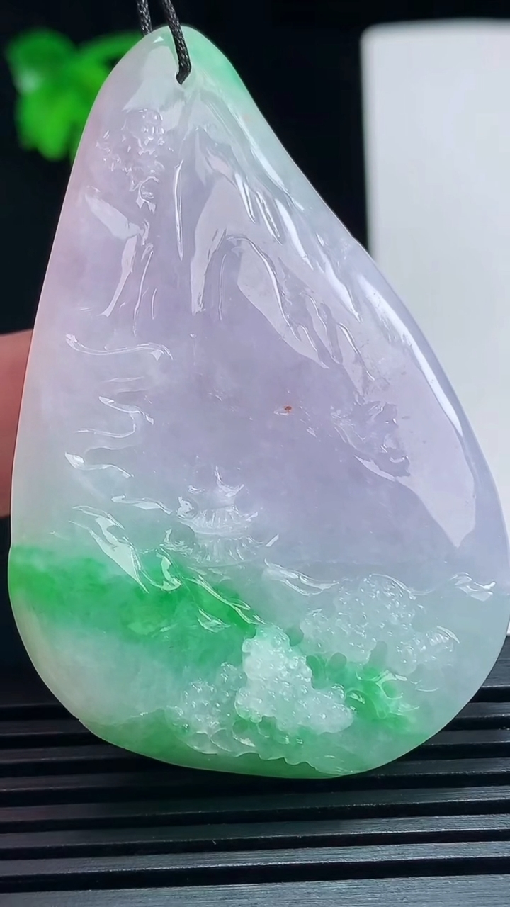天然A货翡翠山水牌吊坠，尺寸61.8-40.3-15 重量:51.01g  hxl
7月7日