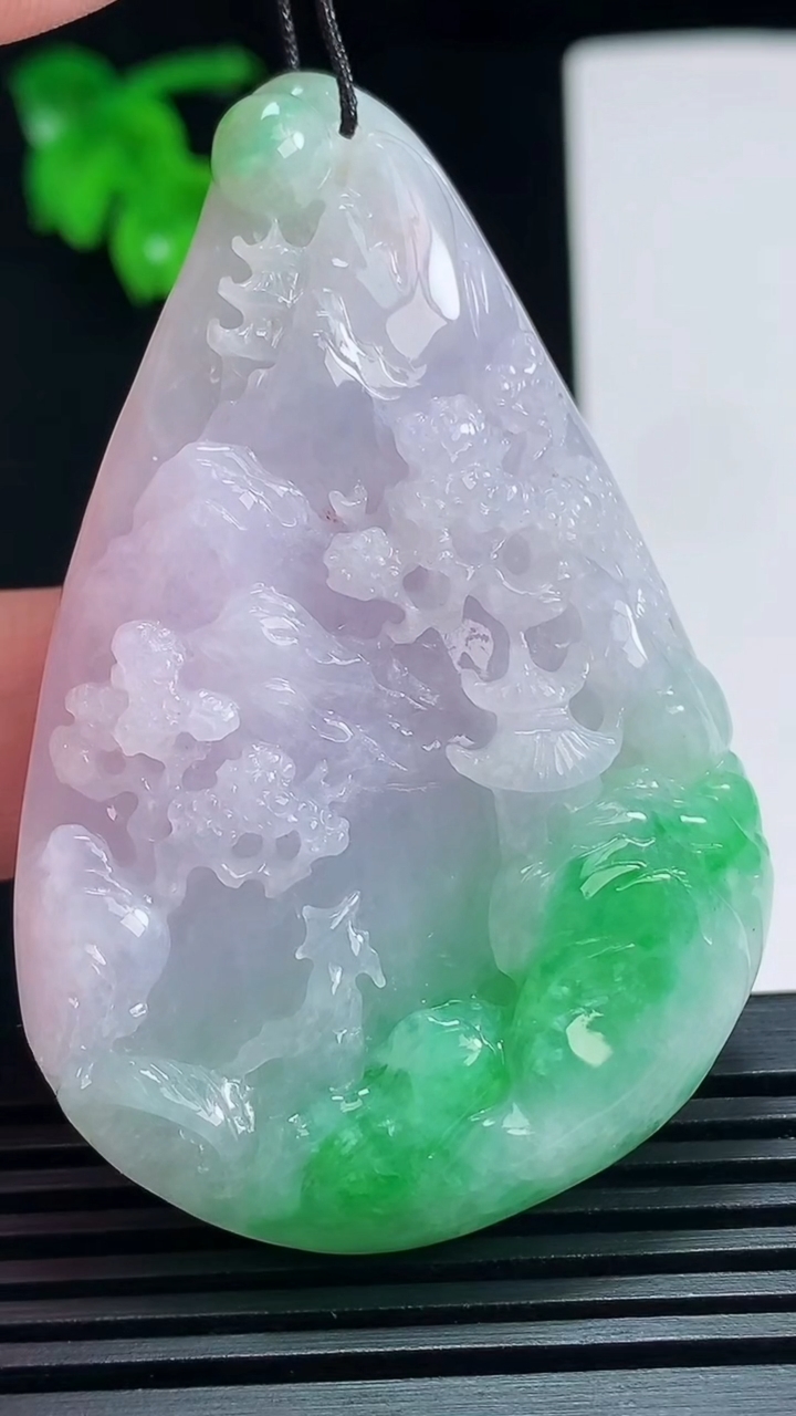 天然A货翡翠山水牌吊坠，尺寸61.8-40.3-15 重量:51.01g  hxl
7月7日