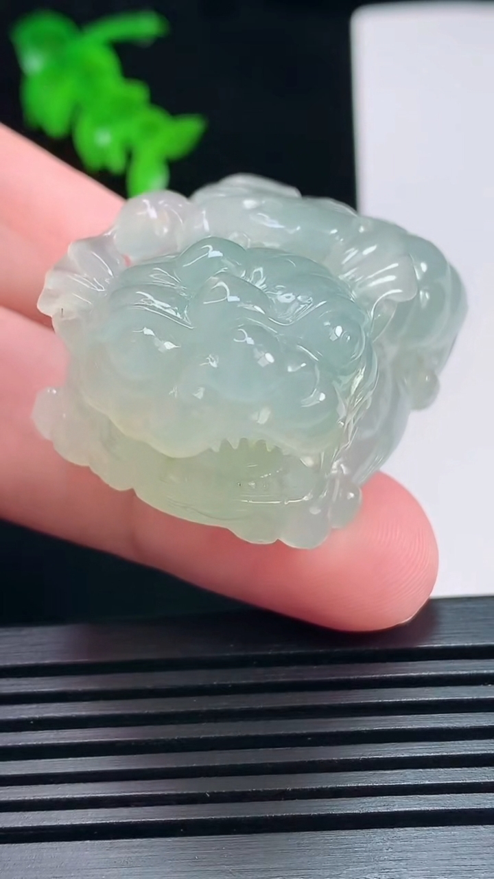 天然A货翡翠貔貅吊坠，尺寸50-30-26 重量:63.83g  hxl
7月7日