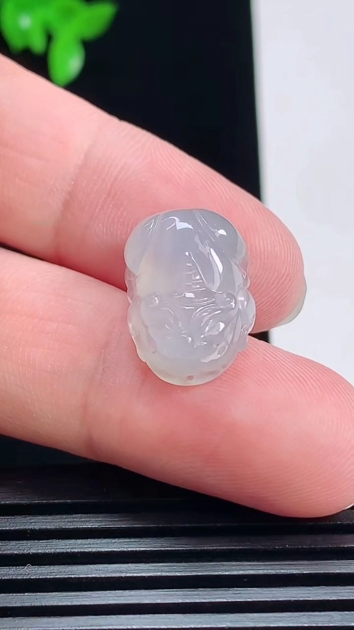 天然A货翡翠飘花貔貅镶嵌件，尺寸18-12-7.6 重量:3.00g
7月7日