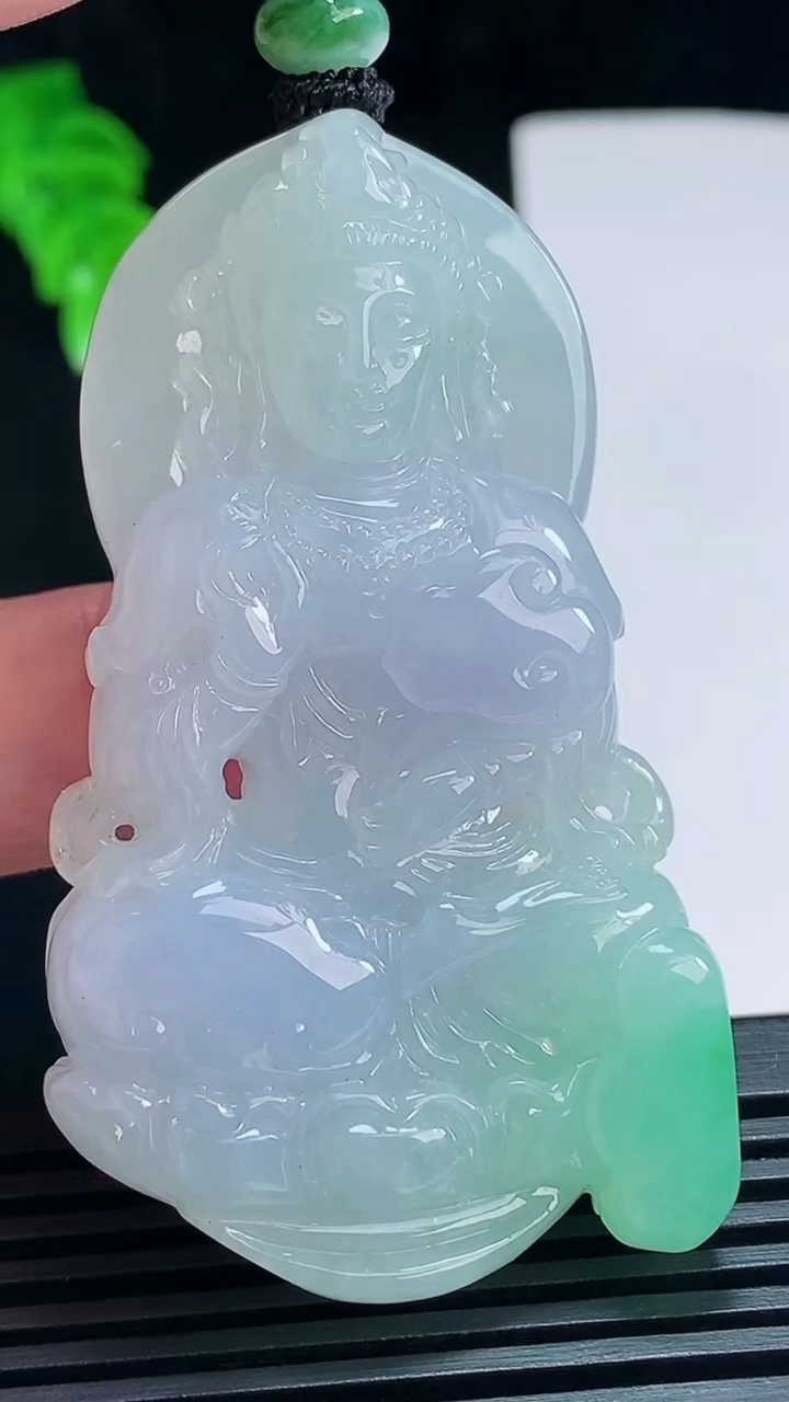 天然A货翡翠春带彩 紫罗兰蛋度母菩萨吊坠，尺寸62.5-36-11 重量:47.60g
7月7日