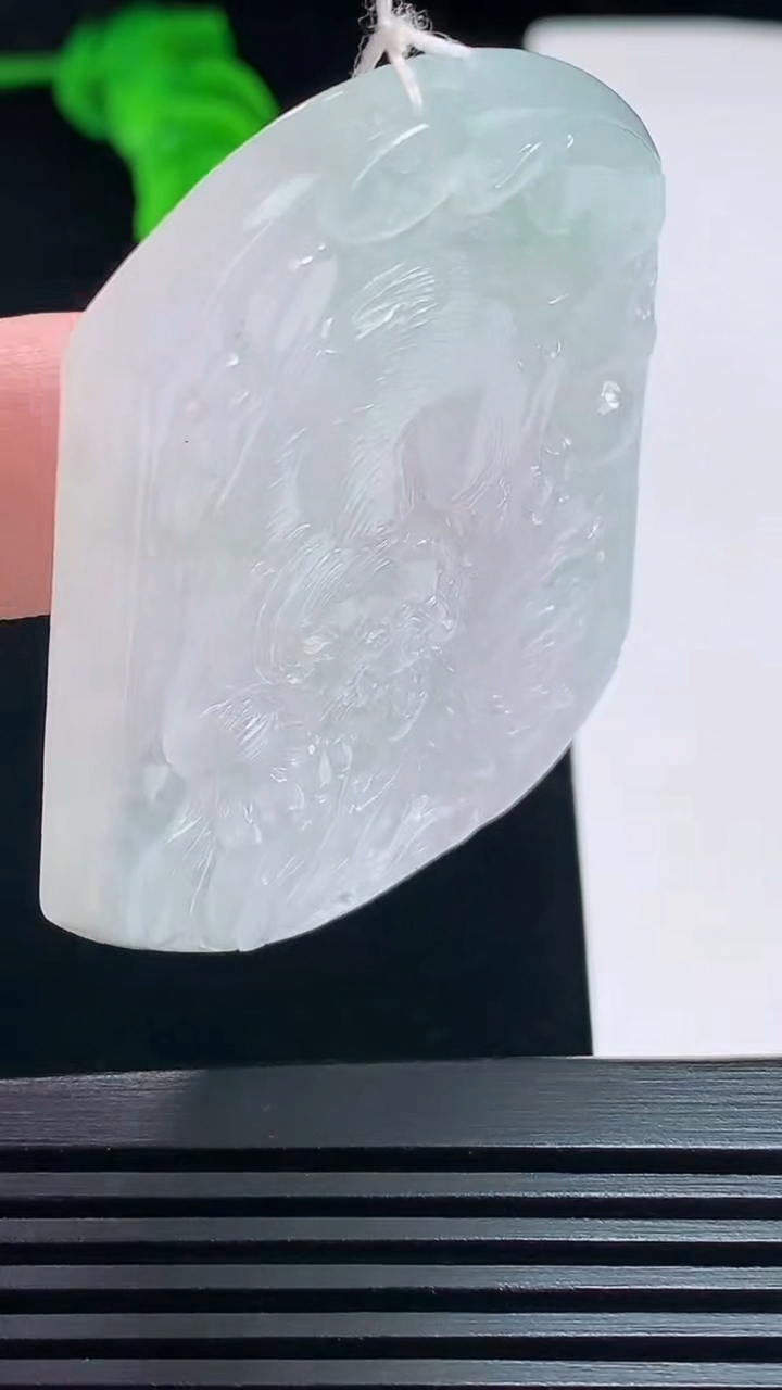 天然A货翡翠生肖虎牌吊坠，尺寸54-44.6-5.5 重量:30.42g
7月7日