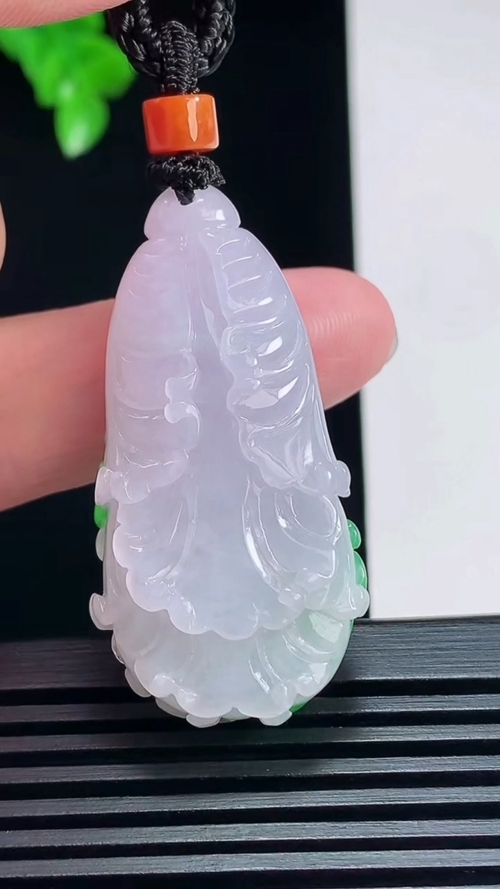 天然A货翡翠白菜吊坠，尺寸43-22.5-12 重量:23.36g
7月8日