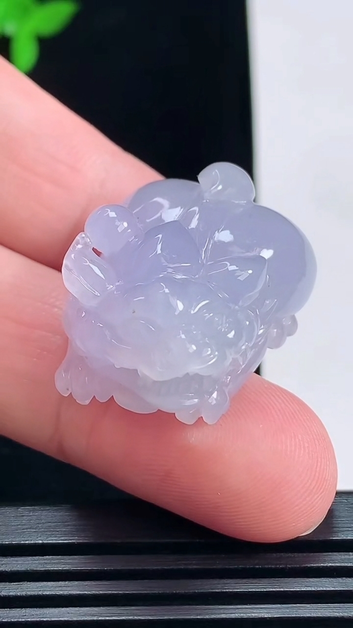天然A货翡翠紫罗兰貔貅吊坠，尺寸30-22-15 重量:18.66g
7月8日