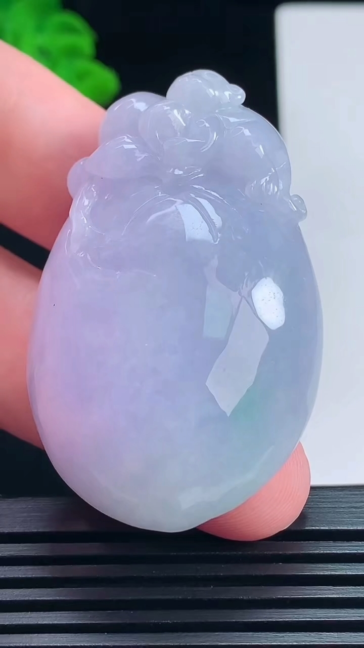 天然A货翡翠紫罗兰寿桃吊坠，尺寸51-32-16.5 重量:44.37g
7月8日