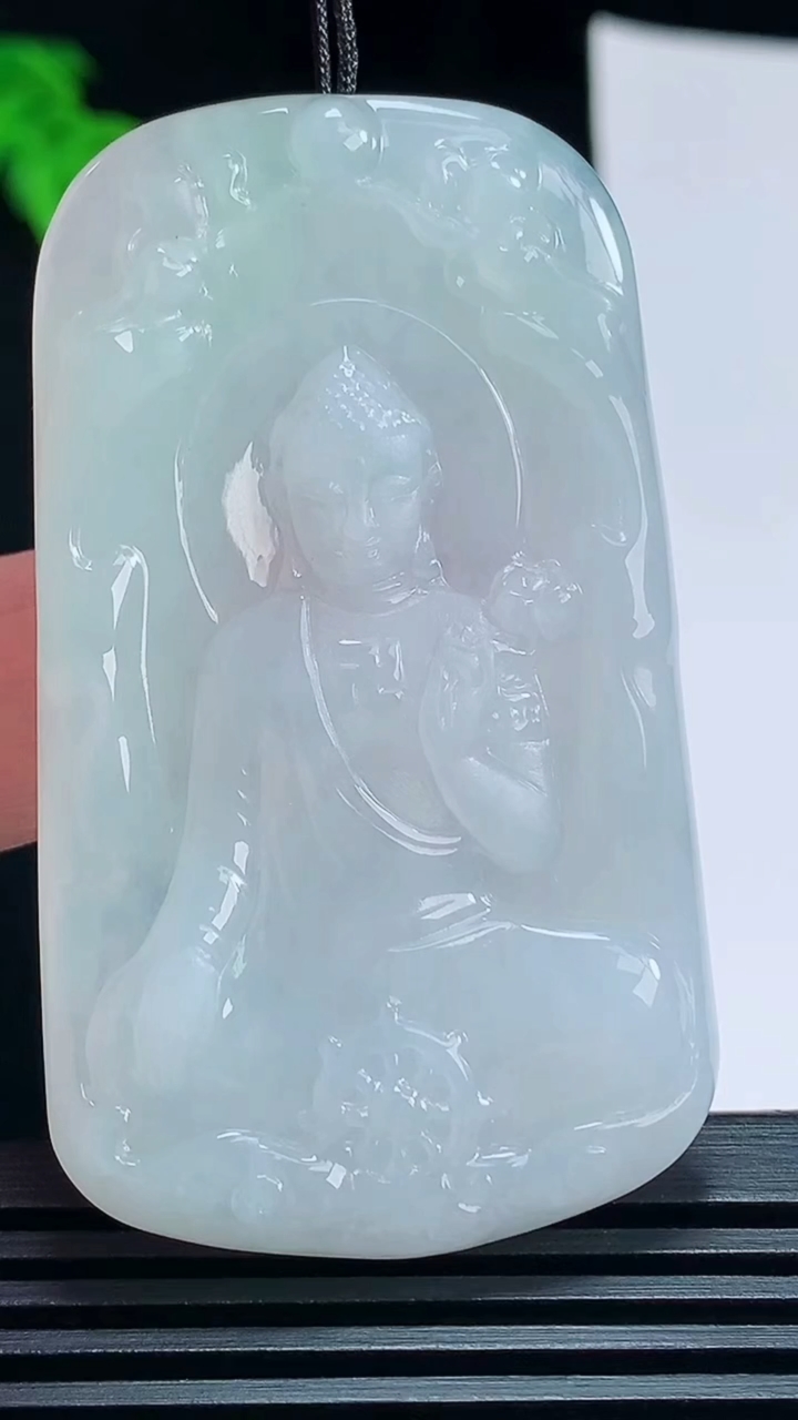 天然A货翡翠阿弥陀佛吊坠，尺寸59.2-35-5.5 重量:26.33g
7月8日