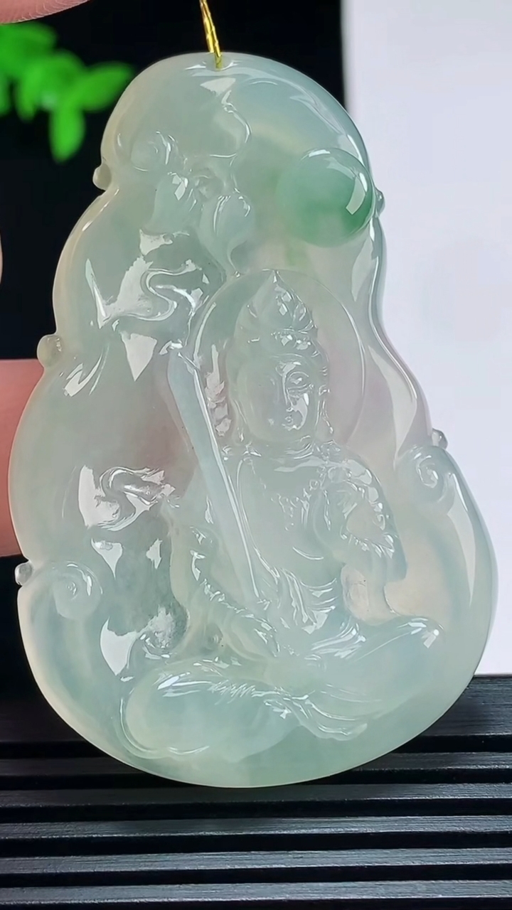 天然A货翡翠虚空藏菩萨吊坠，尺寸57.6-37.6-5.5 重量:21.18g
7月8日
