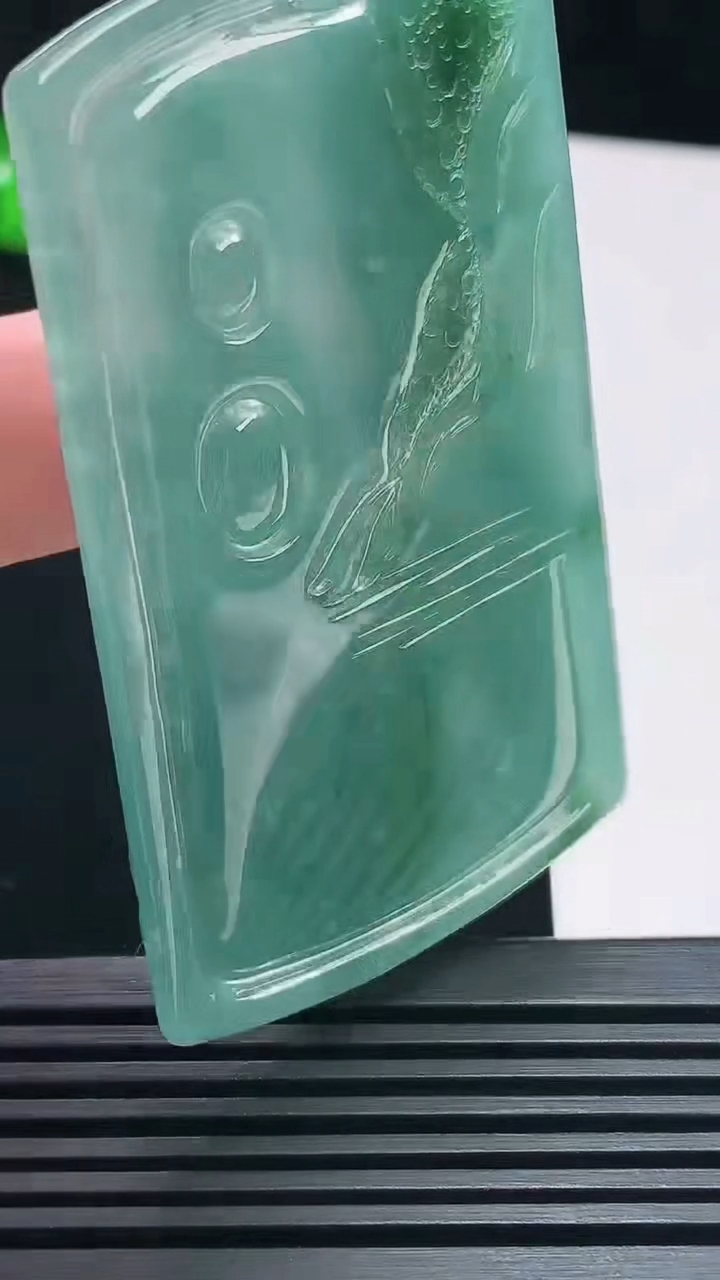 天然A货翡翠蓝水普贤菩萨吊坠，尺寸68.5-41-7 重量:41.20g
7月8日
