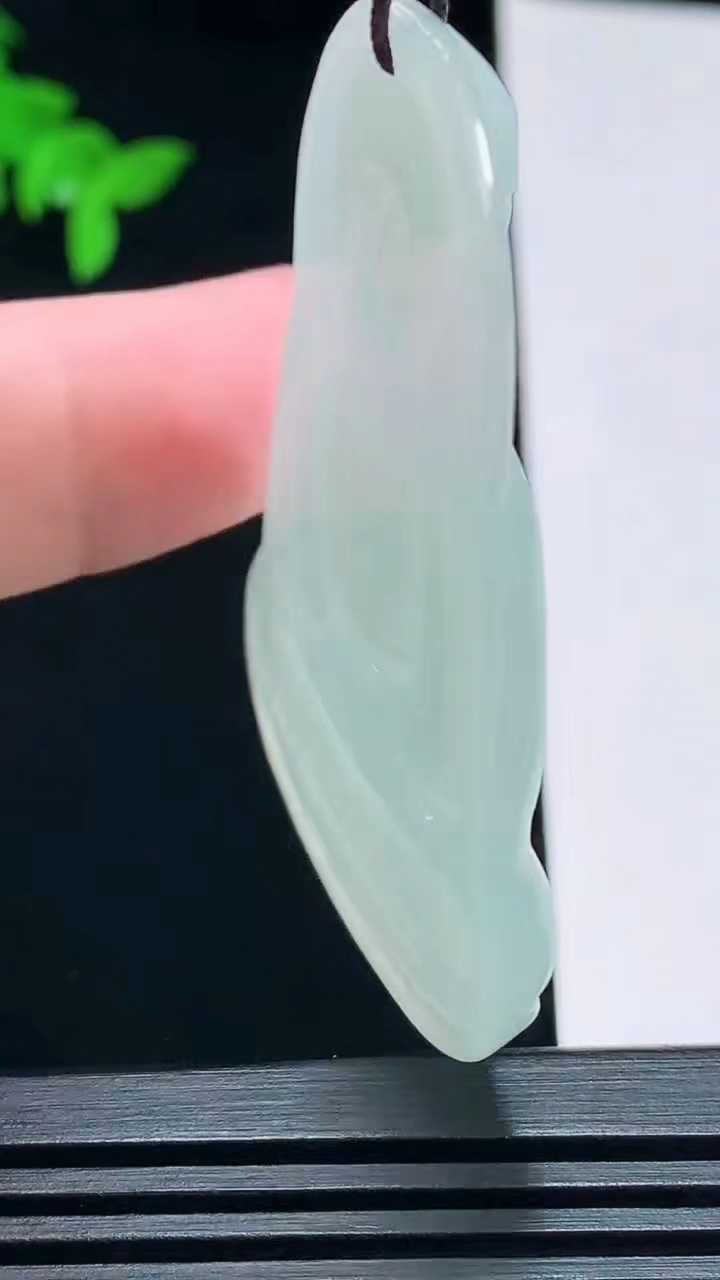 天然A货翡翠素衣观音吊坠，尺寸55.5-36-5.5 重量:20.46g
7月8日