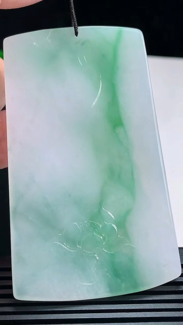 天然A货翡翠文殊菩萨吊坠，尺寸74-45-5.8 重量:47.31g
7月8日