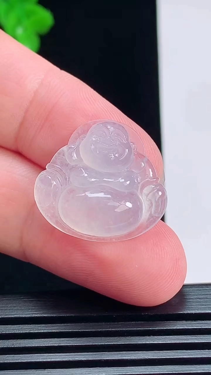 天然A货翡翠佛公镶嵌件，尺寸20-22-6.5 重量:3.95g
7月8日