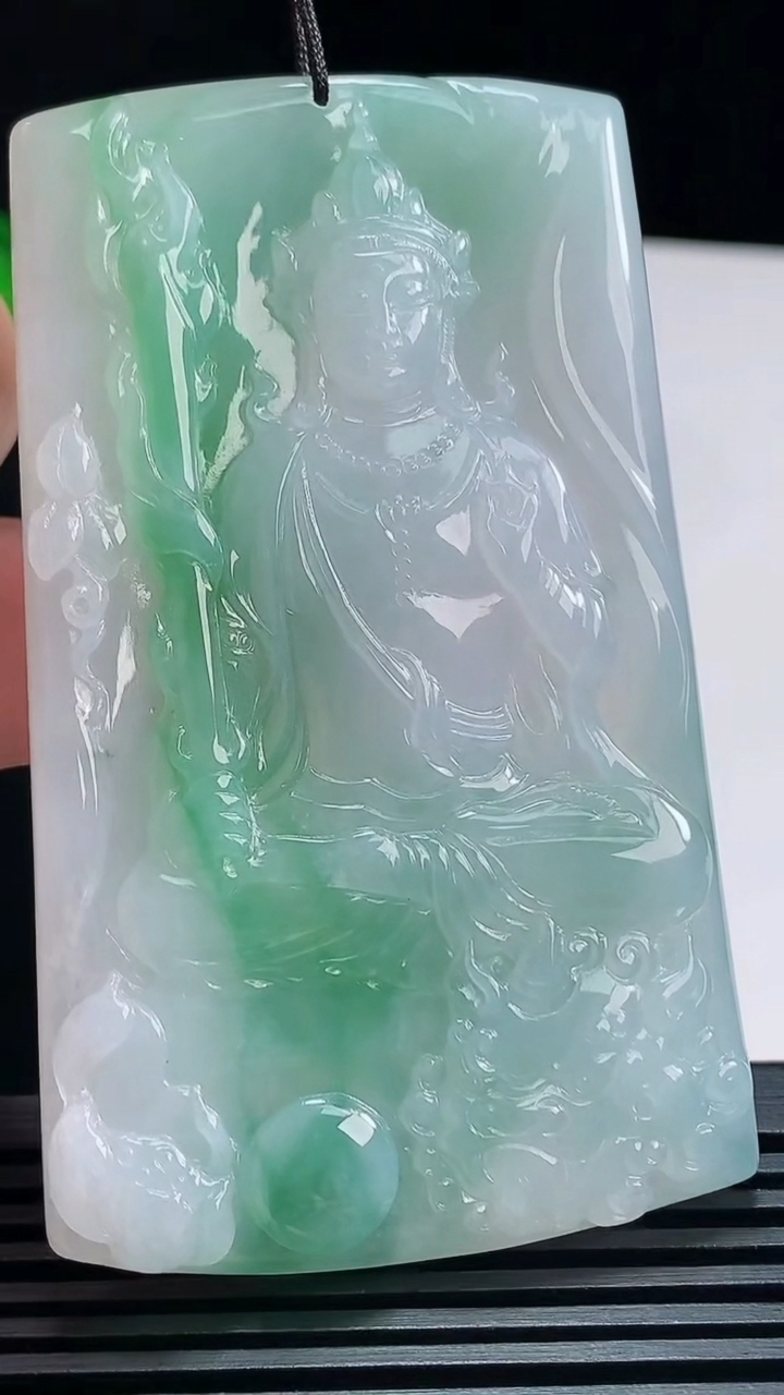 天然A货翡翠文殊菩萨吊坠，尺寸74-45-5.8 重量:47.31g
7月8日