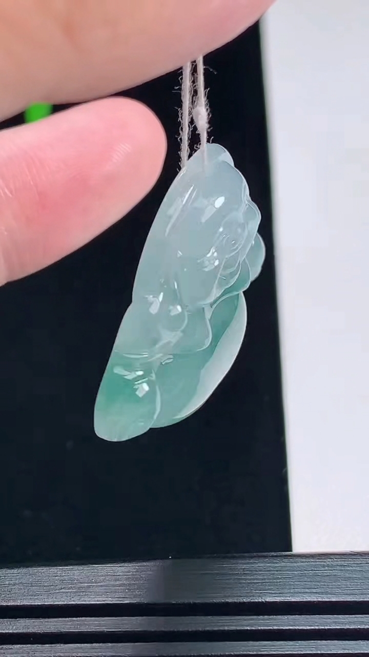 天然A货翡翠飘花佛公吊坠，尺寸29-33.5-6.8 重量:9.91g
7月8日