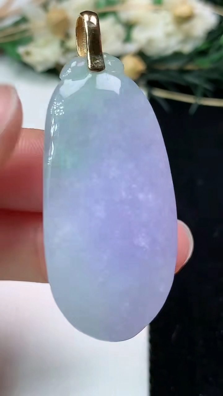 天然A货翡翠k金紫罗兰福瓜吊坠，尺寸42.4-20-9.8，重量:15.97g
7月8日