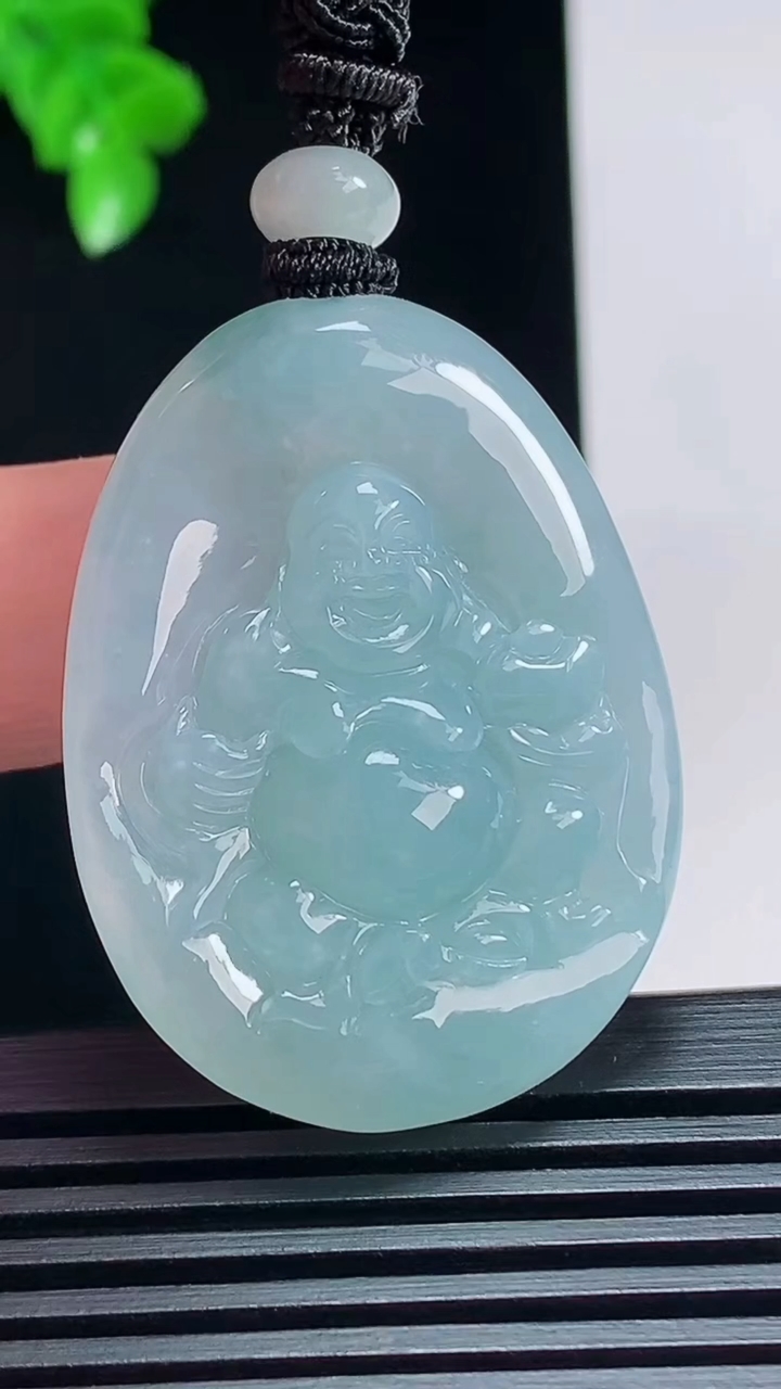 天然A货翡翠飘花逍遥佛吊坠，尺寸40.6-30-11.5 重量:23.42g
7月8日