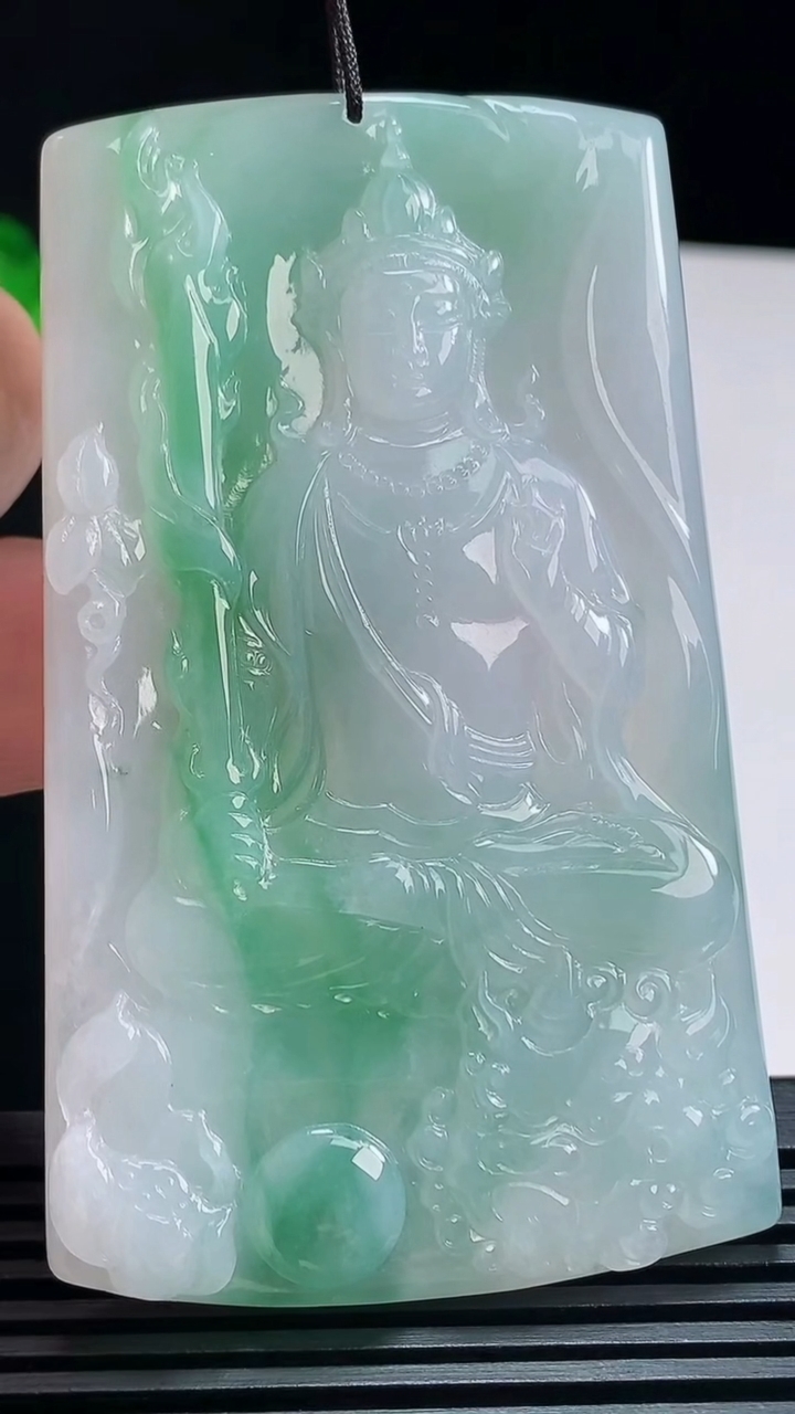 天然A货翡翠文殊菩萨吊坠，尺寸74-45-5.8 重量:47.31g
7月8日