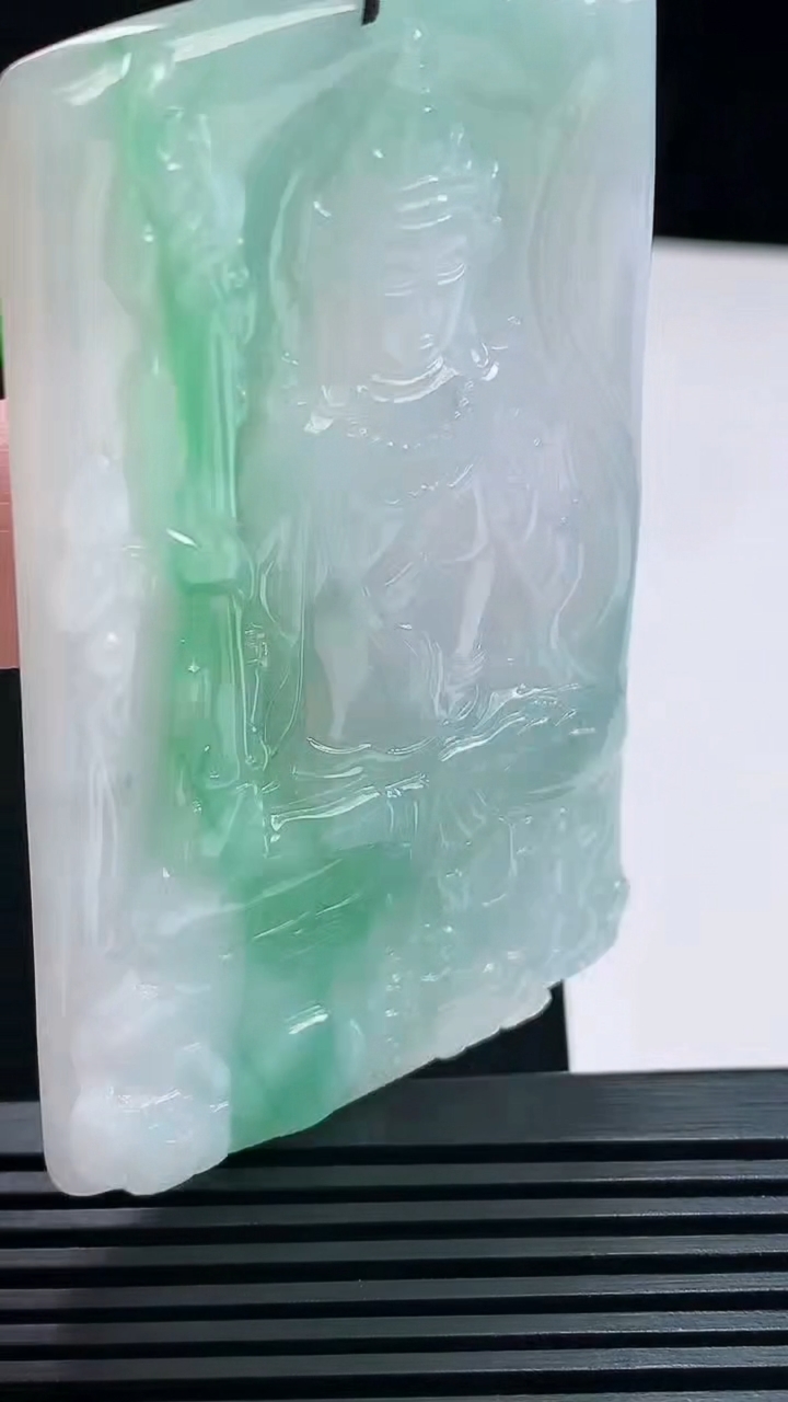 天然A货翡翠文殊菩萨吊坠，尺寸74-45-5.8 重量:47.31g
7月8日
