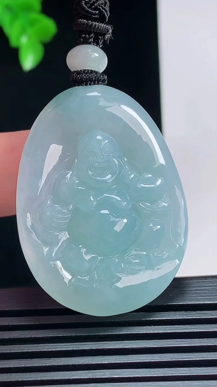天然A货翡翠飘花逍遥佛吊坠，尺寸40.6-30-11.5 重量:23.42g
7月8日