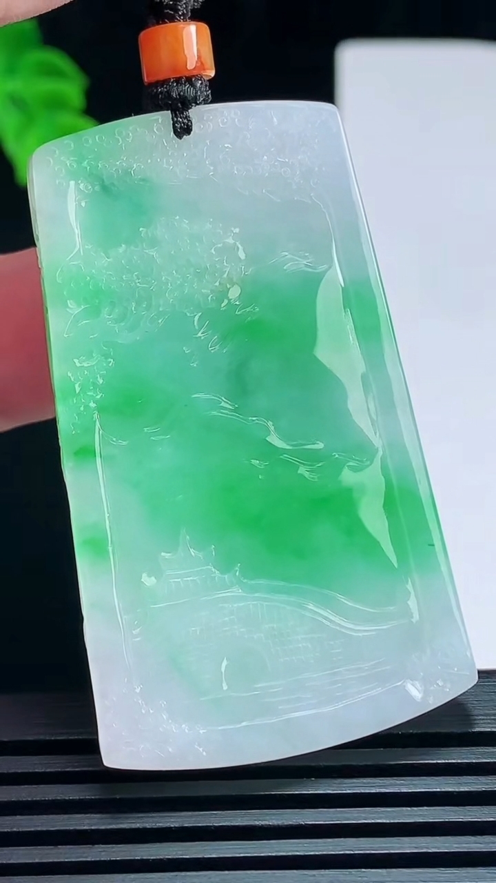 天然A货翡翠山水牌吊坠，尺寸54-32-7 重量:29.82g
7月8日