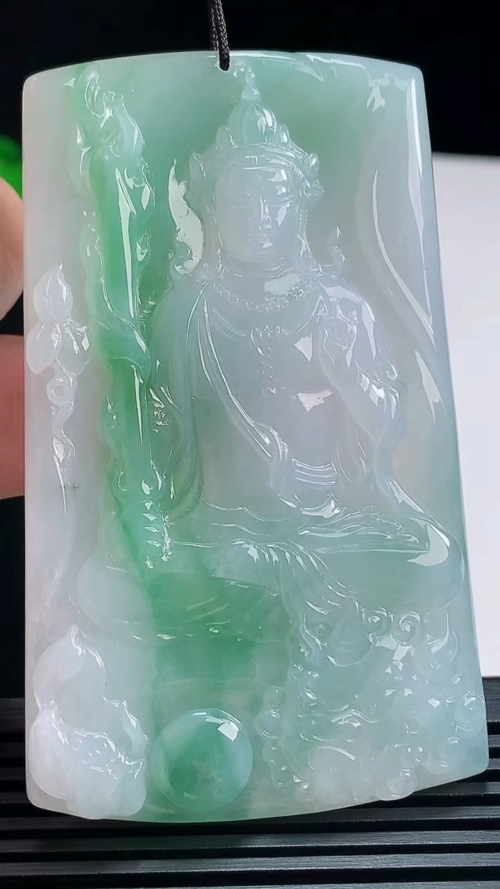 天然A货翡翠文殊菩萨吊坠，尺寸74-45-5.8 重量:47.31g
7月8日