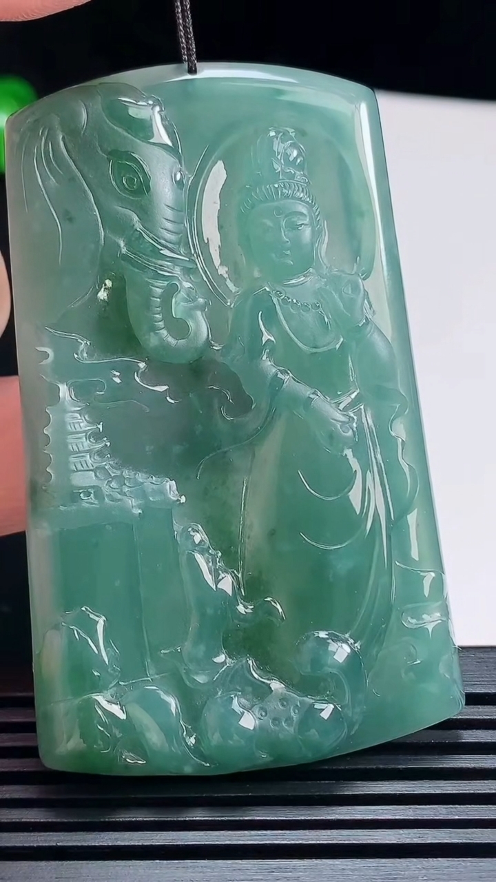 天然A货翡翠蓝水普贤菩萨吊坠，尺寸68.5-41-7 重量:41.20g
7月8日