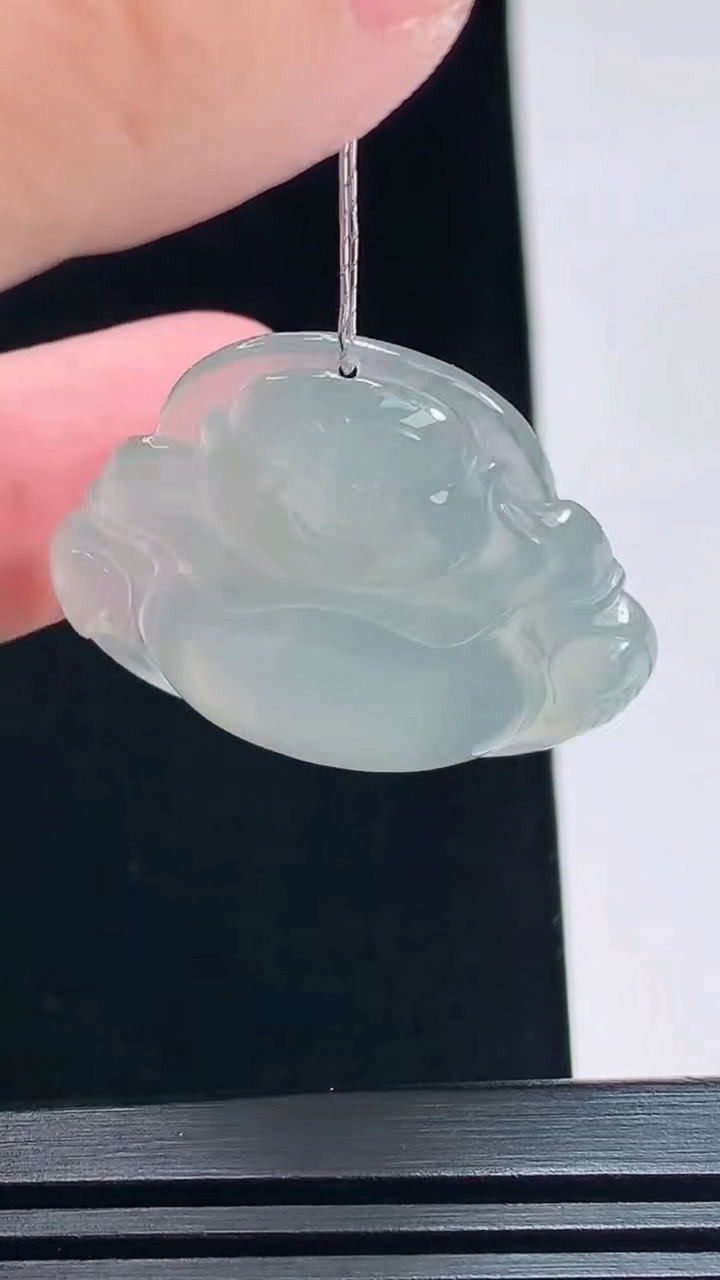 天然A货翡翠佛公吊坠，尺寸27.6-32-5.2 重量:7.81g
7月8日