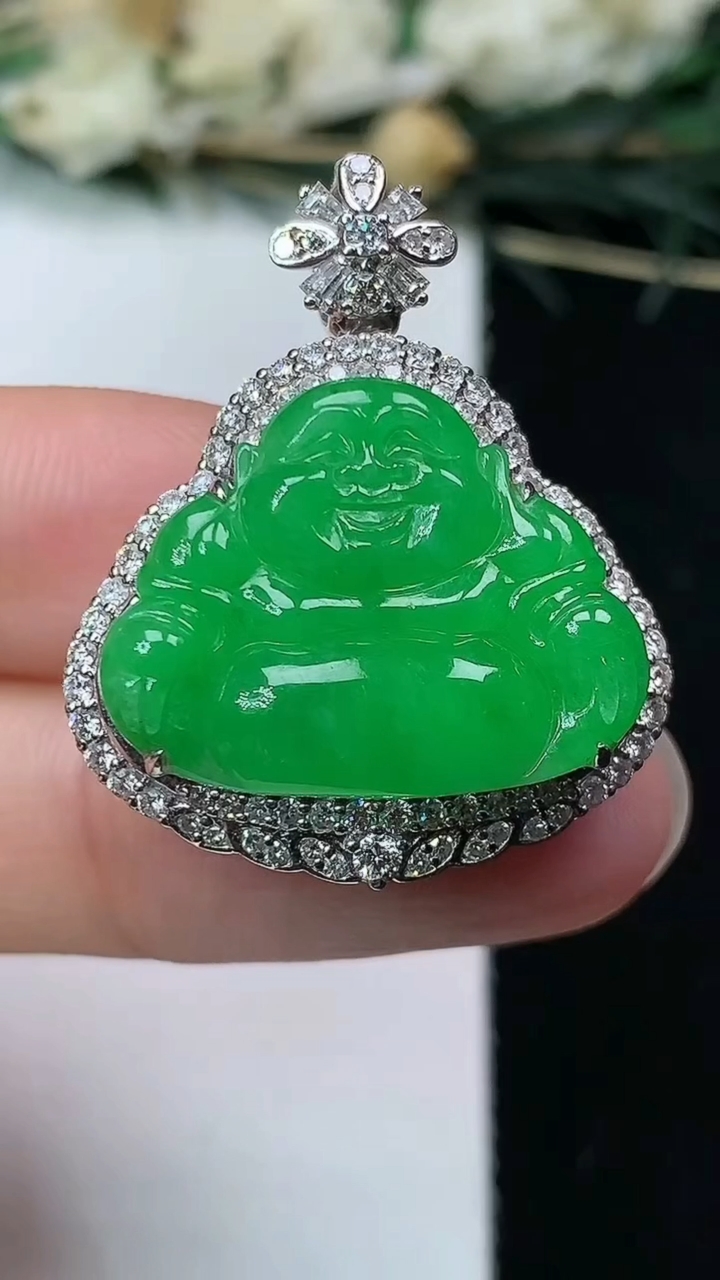 天然A货翡翠佛公吊坠，尺寸30.3-24.4-11.3，裸石16.3-21.2，重量:8.04g
7