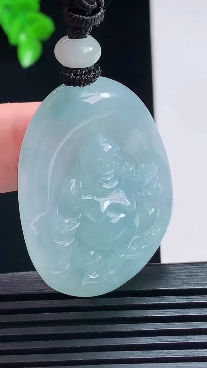 天然A货翡翠飘花逍遥佛吊坠，尺寸40.6-30-11.5 重量:23.42g
7月8日