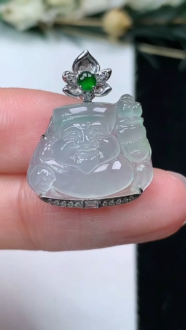 天然A货翡翠白冰财神爷吊坠，尺寸21.8-12.8-17.3-6.8，重量:3.00g
7月8日