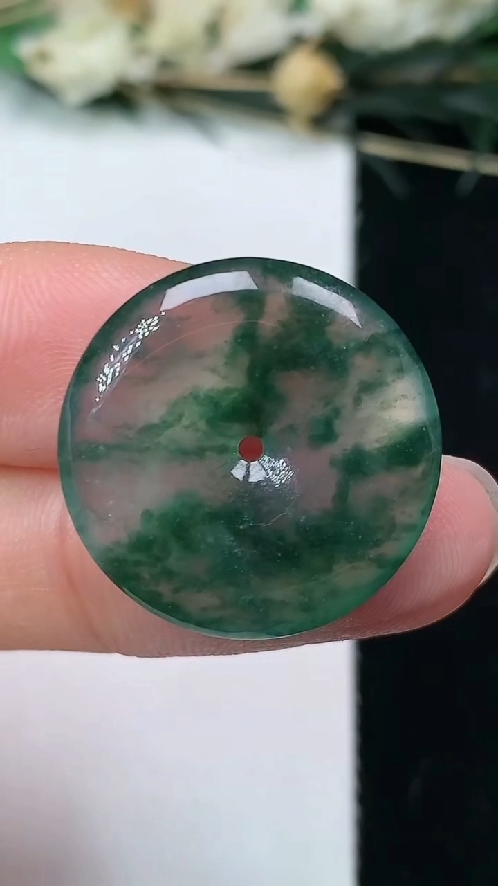 天然A货翡翠飘花平安扣吊坠，尺寸21.2-3.4，重量:3.34g
7月9日