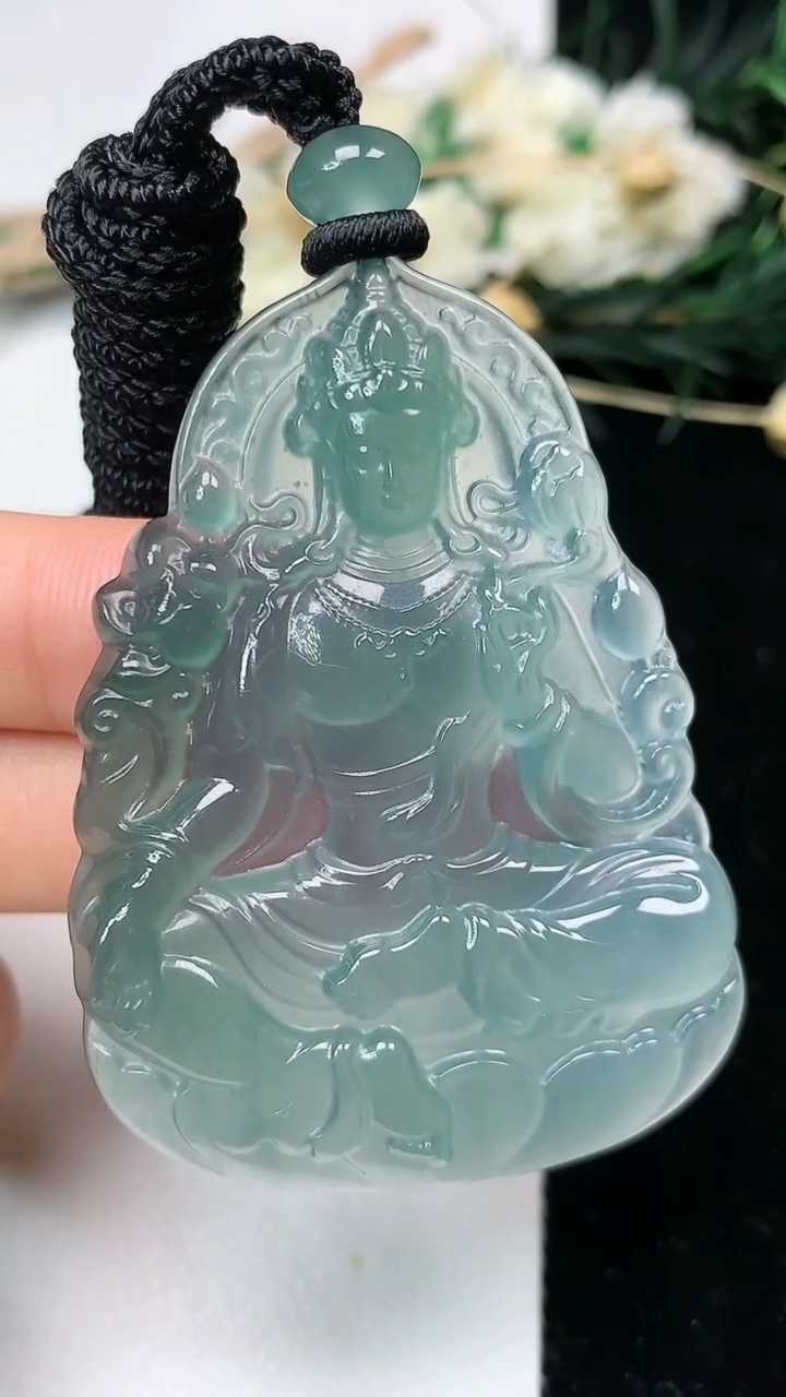 天然A货翡翠蓝水观音菩萨吊坠，尺寸52.7-38.6-5.2，重量:23.12g
7月9日