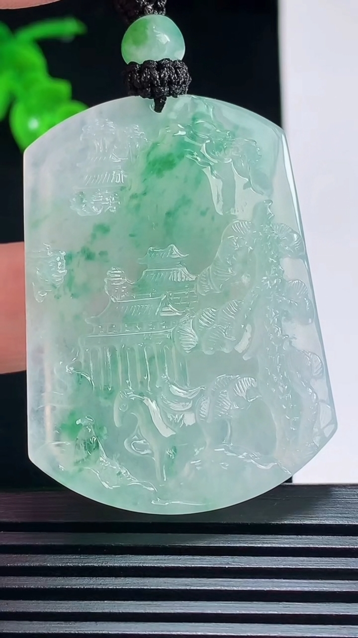 天然A货翡翠山水牌吊坠，尺寸48-36-6 重量:30.49g
7月9日