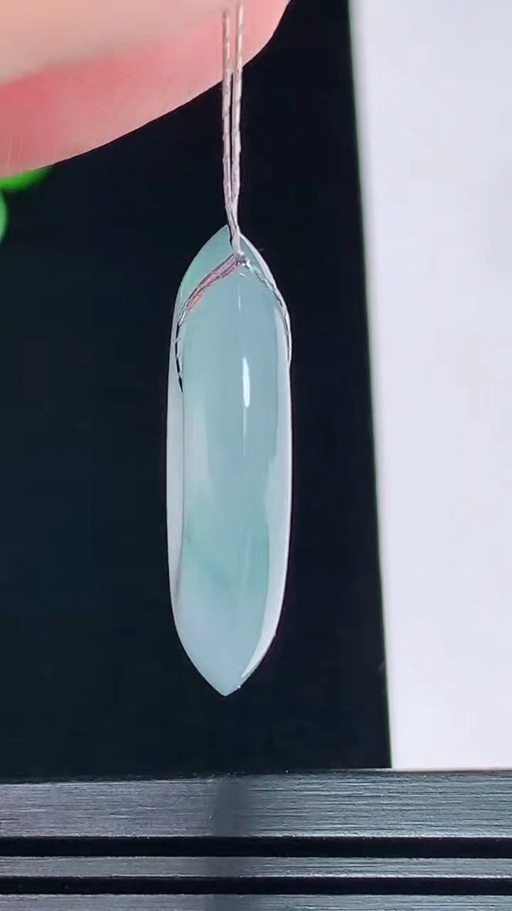 天然A货翡翠种飘花平安扣吊坠，尺寸29-6 重量:10.16g
7月9日