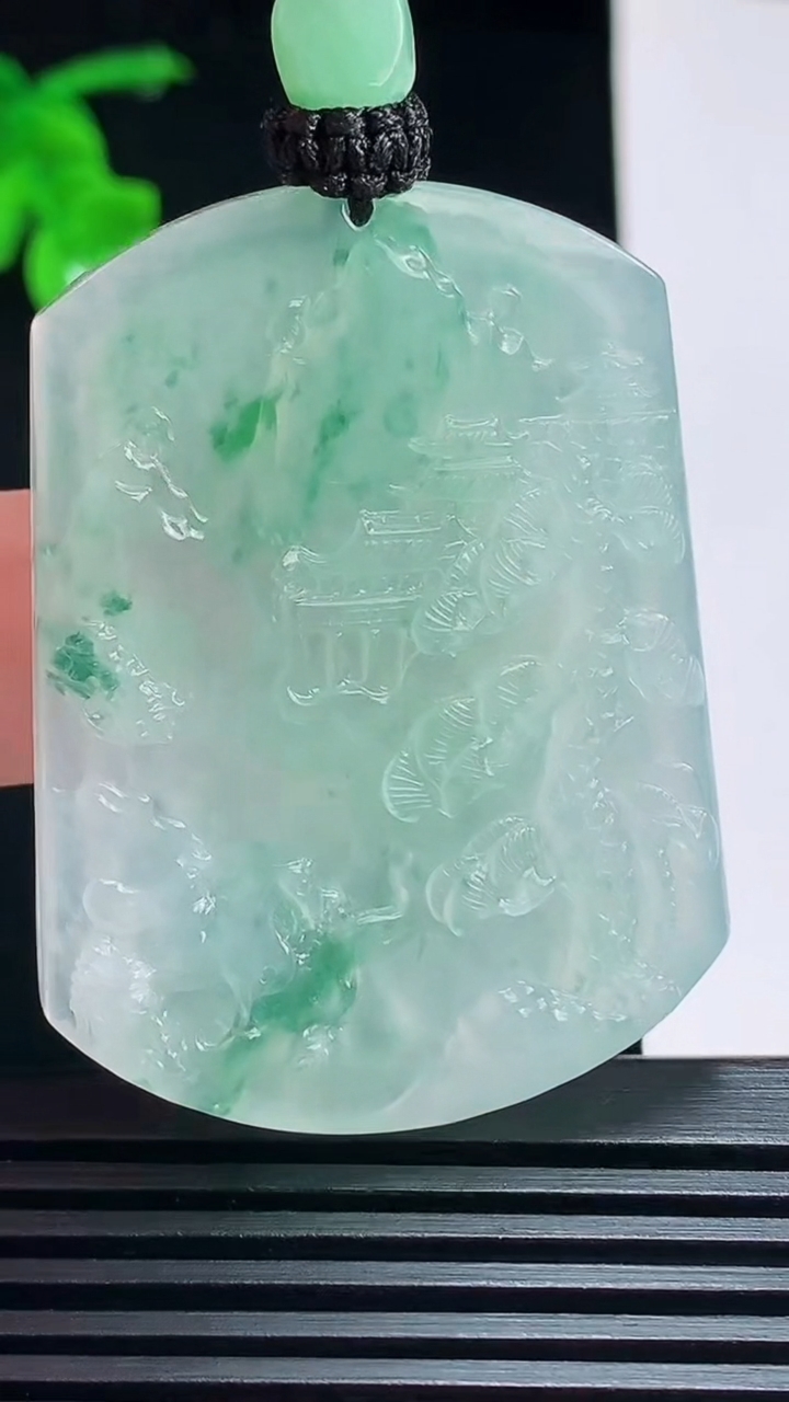 天然A货翡翠山水牌吊坠，尺寸48.6-36.5-6 重量:30.59g
7月9日