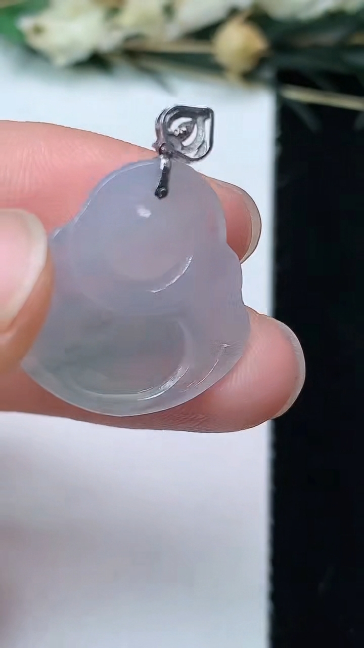 天然A货翡翠k金飘花佛公吊坠，尺寸20.2-20.9-6，重量:4.00g
7月9日