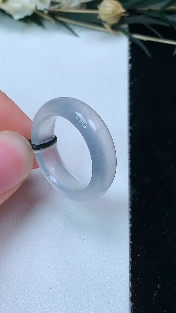 天然A货翡翠白冰指环戒指，尺寸16-5.6-3.3，重量:3.32g2026年7月9日
工厂直销收藏