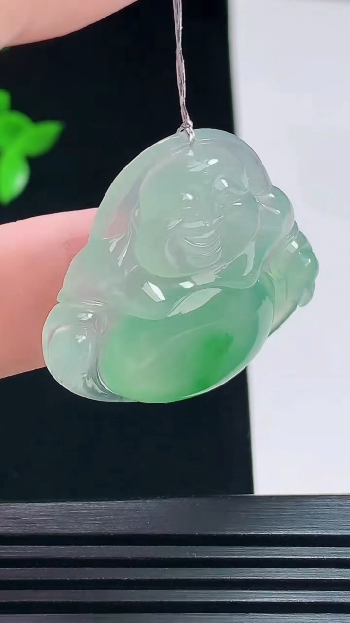 天然A货翡翠佛公吊坠，尺寸32-34-5.6 重量:10.08g
7月9日