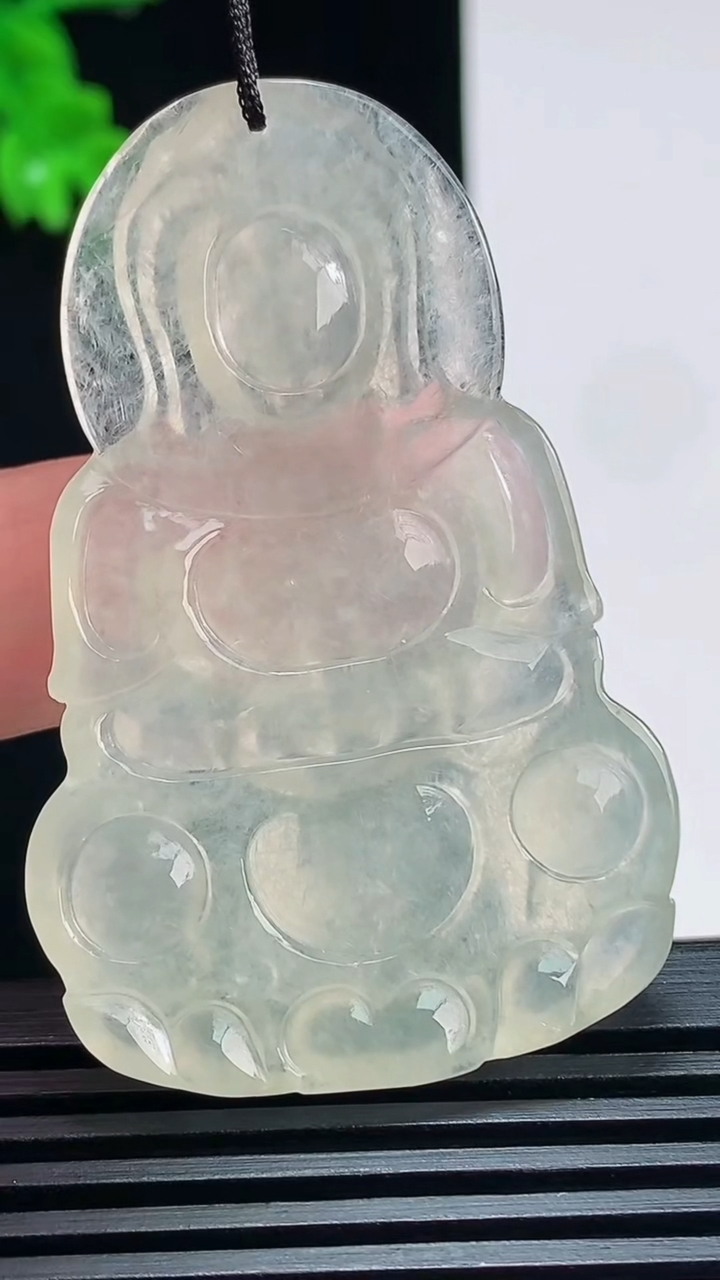 天然A货翡翠正装观音吊坠，尺寸55-35.5-5 重量:17.55g
7月9日