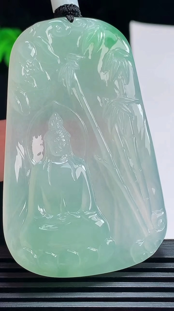 天然A货翡翠观音菩萨吊坠，尺寸62-40-5.8 重量:33.65g
7月9日