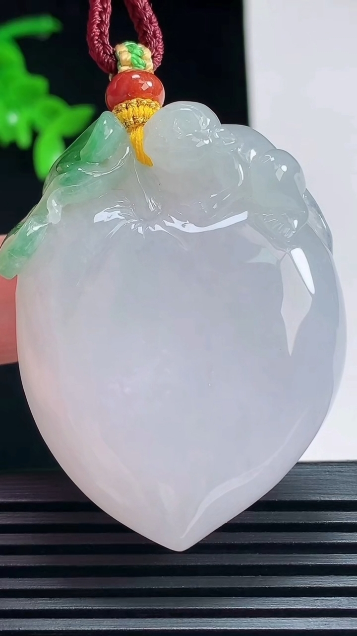 天然A货翡翠寿桃吊坠，尺寸49-37-12 重量:47.51g
7月9日