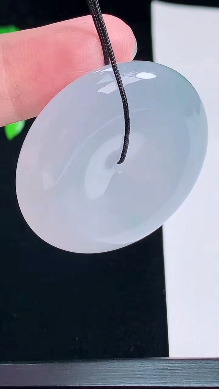 天然A货翡翠种紫罗兰平安扣吊坠，尺寸40-9.8 重量:31.91g
7月9日