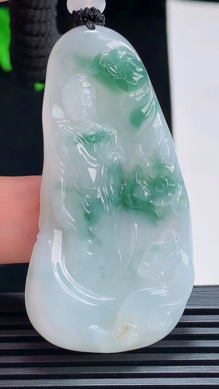 天然A货翡翠冰种飘花阿弥陀佛吊坠，尺寸56-29-6.2 重量:23.83g
7月9日