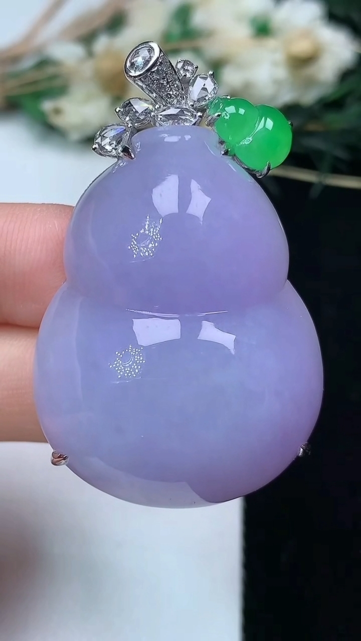 天然A货翡翠k金紫罗兰葫芦吊坠，尺寸37-29-14，重量:24.75g
7月9日