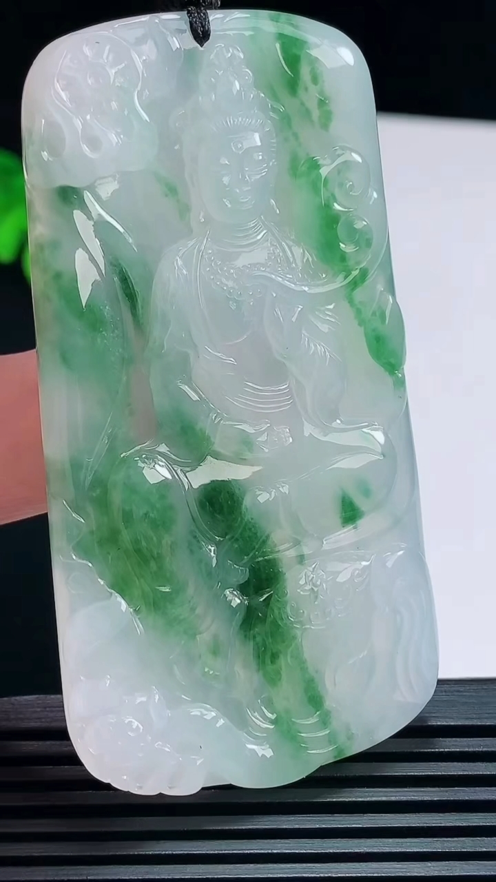 天然A货翡翠种飘花普贤菩萨吊坠，尺寸72.5-38-5.8 重量:42.76g
7月9日