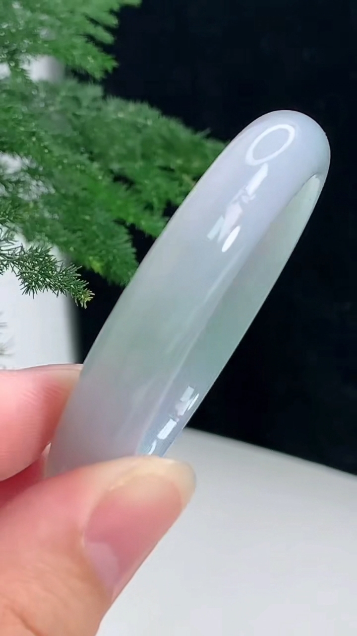 圈口50-51翡翠a货春带彩 紫罗兰贵妃手镯尺寸50.3-45-10-6.5 重:29.45g  h1257月9日