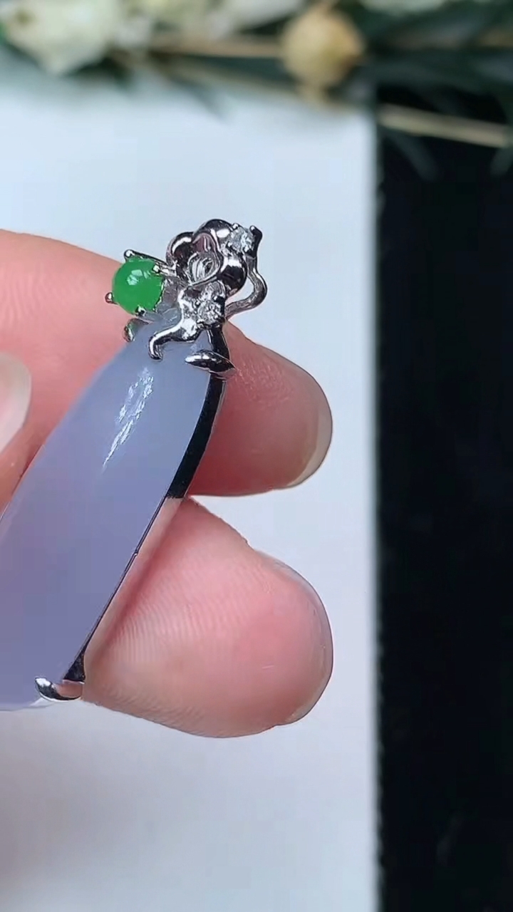 天然A货翡翠紫罗兰福瓜吊坠，尺寸22.6-8.3-5.2，重量:3.00g
7月9日