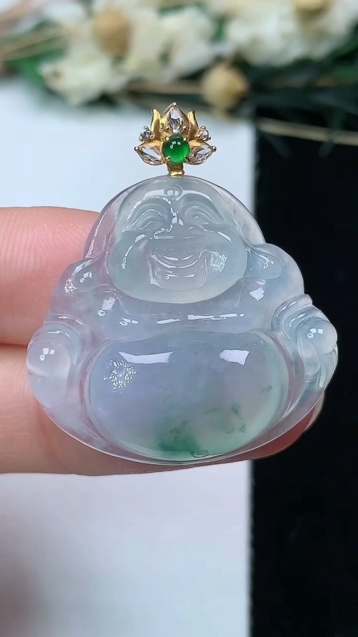 天然A货翡翠飘花佛公吊坠，尺寸24.5-27.5-5.2，重量:5.53g
7月9日