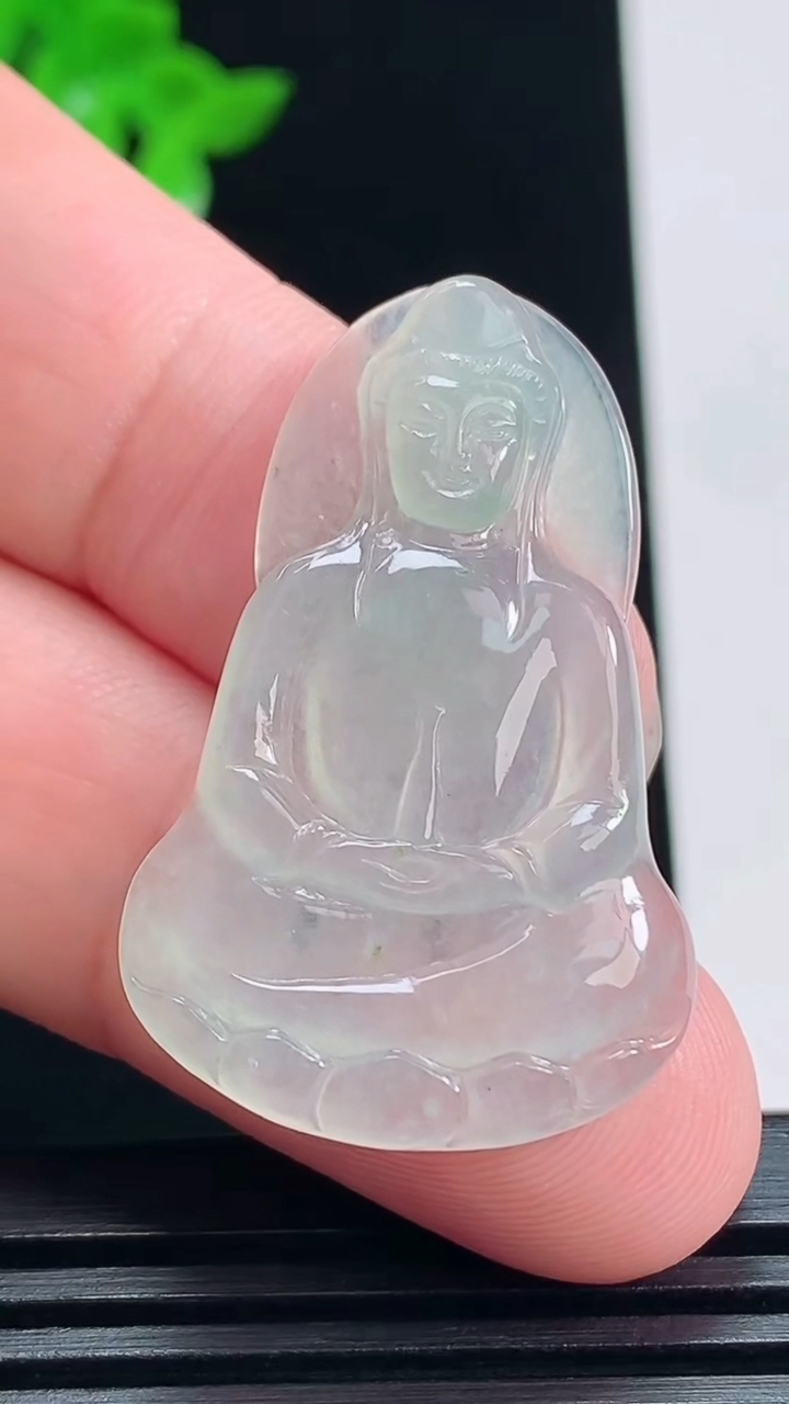 天然A货翡翠素衣观音吊坠，尺寸36-23-4 重量:6.13g
7月9日